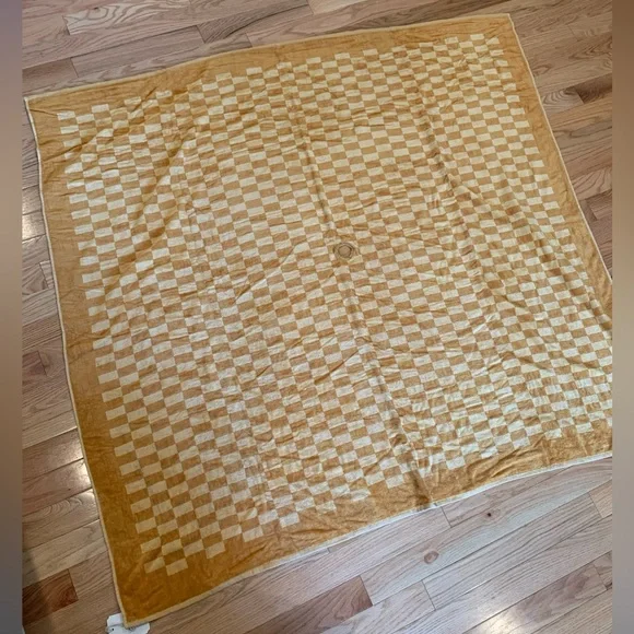 Business & Pleasure Co Luxury Holiday Beach Blanket Checkered Caramel 68"x68" - Picture 3 of 6